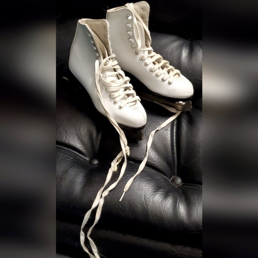 CCM White Leather Figure Skates Youth Size 8